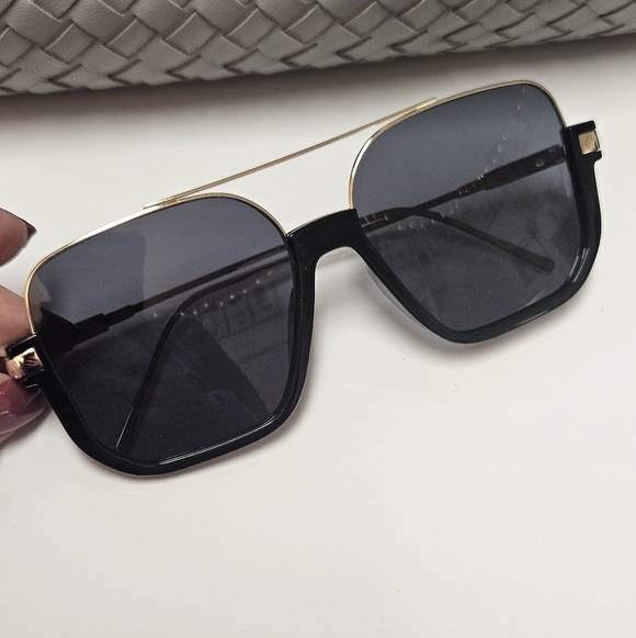 NEW Retro Oversized Sunglasses | Black & Gold | Semi Rimless - Black Tint Lenses - Picture 3 of 9